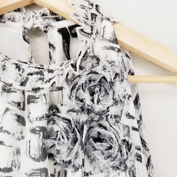 Essentials by Milano Smocked Sleeveless Blouse - Picture 7 of 12